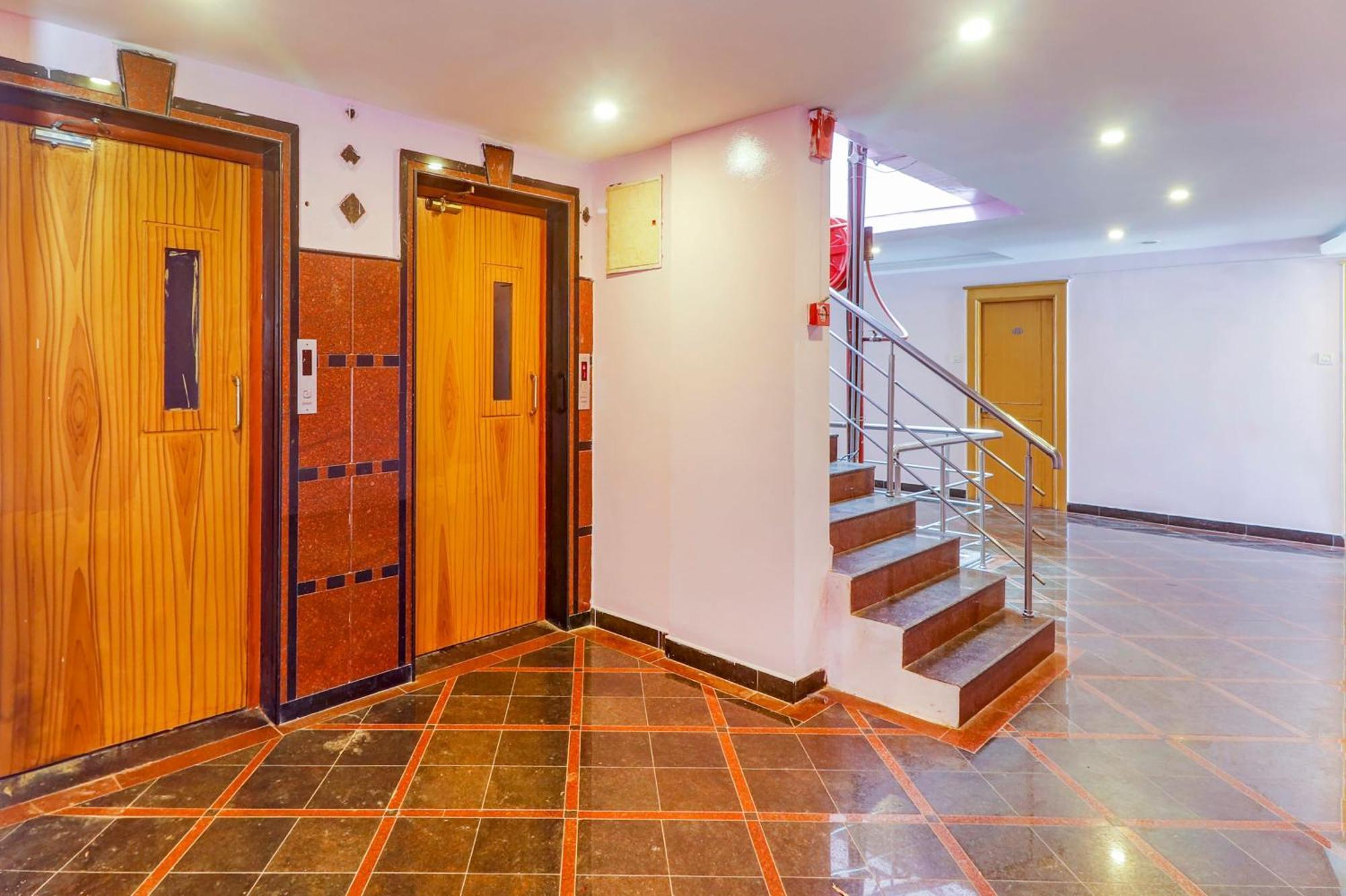 Super Collection O 77115 Vaishnavi Palace Hyderabad Esterno foto